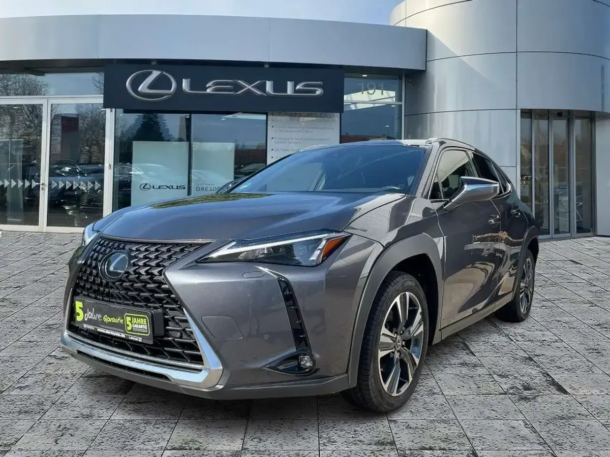 Gebraucht Lexus UX 250h 184 PS (135 kW) 2023 Sonic grey SUV