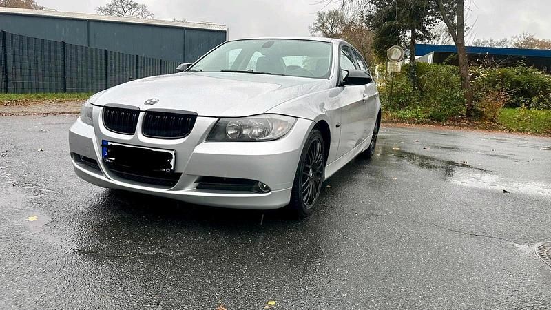 Silber Gebraucht 2007 BMW 320 Limousine | 4.950 € (Guter Preis) - Bild 1/4