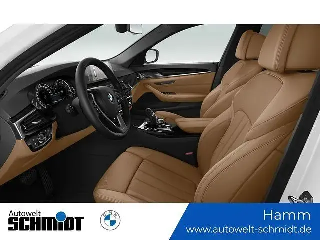 Gebraucht BMW 540 Sport Line 340 PS (250 kW) 2018 Mineralweiß Kombi