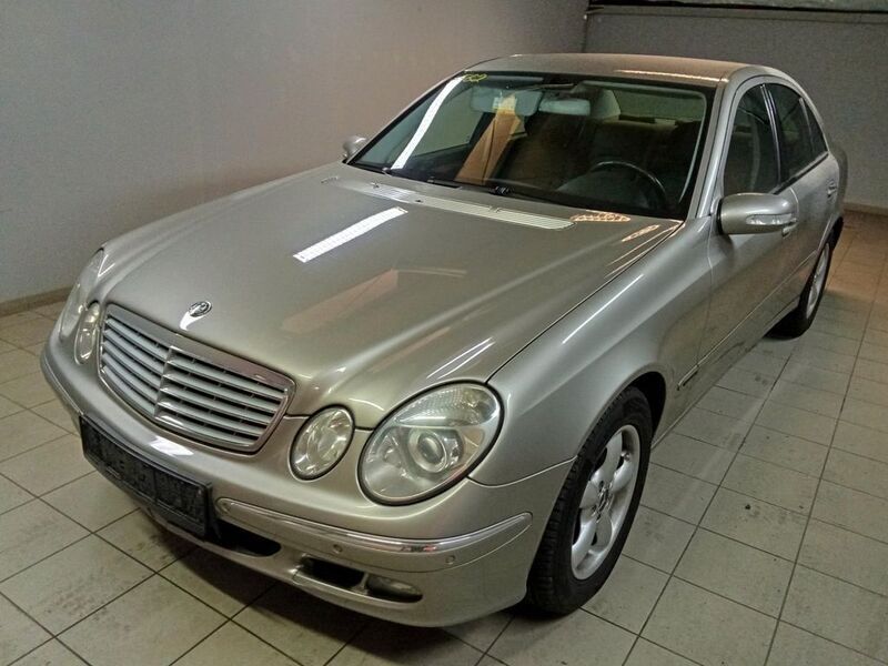 Usata Mercedes E220 150 CV (110 kW) 2006 Argento Berlina