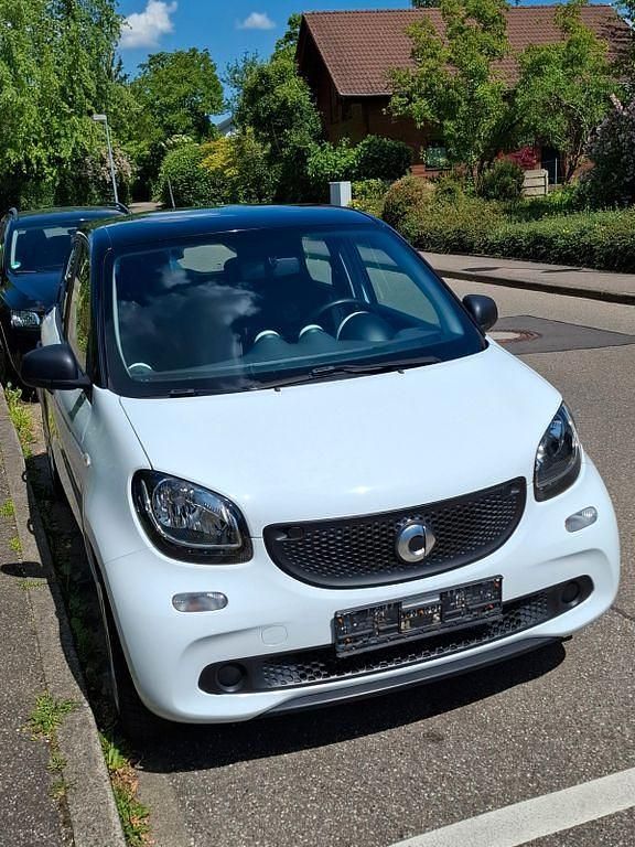 Weiß Gebraucht 2015 Smart ForFour Kleinwagen | 7.400 € (Fairer Preis) - Bild 1/4