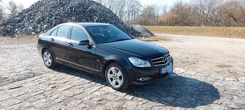 Gebraucht Mercedes C180 Elegance 156 PS (114 kW) 2011 Schwarz Limousine