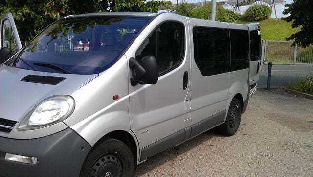 Silber metallic Gebraucht 2006 Opel Vivaro Van / Kleinbus | 9.900 € - Bild 1/4