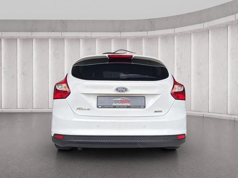 Gebraucht Ford Focus Titanium 125 PS (91 kW) 2014 Weiß Limousine