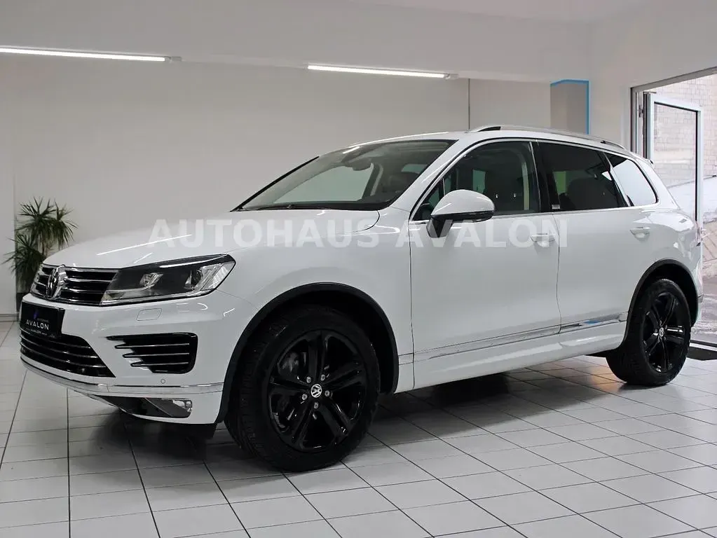 Gebraucht VW Touareg Executive 262 PS (192 kW) 2017 Pure white SUV