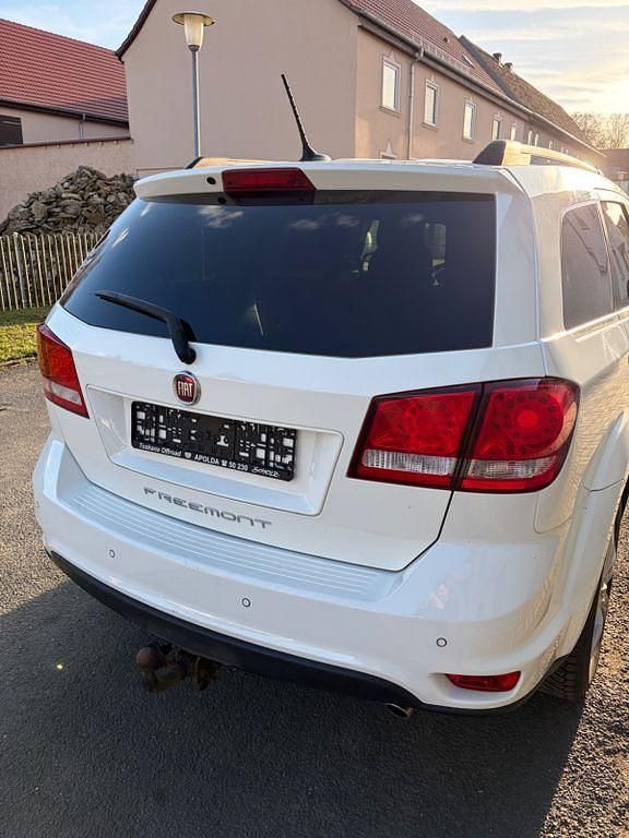 Gebraucht Fiat Freemont 140 PS (102 kW) 2015 Weiß SUV