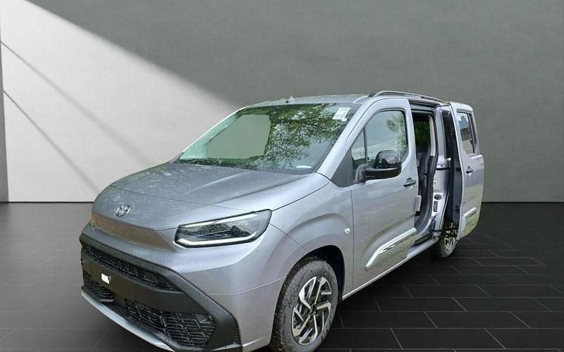 Neu Toyota Proace Verso City 100 kW (136 PS) 2025 Silber Kombi