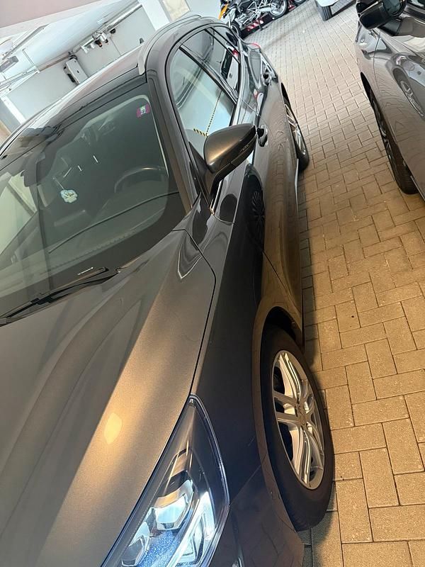Grau Gebraucht 2019 Ford Focus Cool & Connect Kombi | 9.900 € (Guter Preis) - Bild 1/4