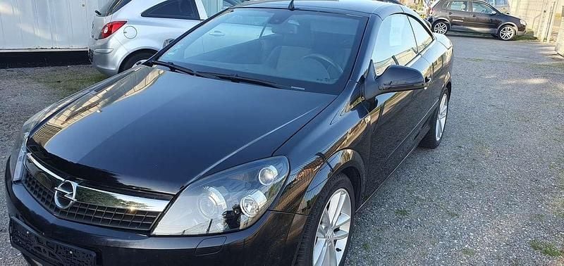 Schwarz Gebraucht 2010 Opel Astra Cabriolet Cabrio | 3.990 € (Fairer Preis) - Bild 1/4