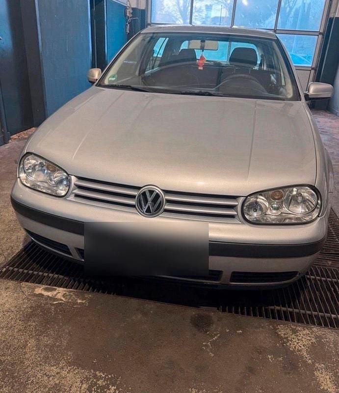 Second-hand VW Golf IV 105 CP (77 kW) 2000 Argintiu Hatchback