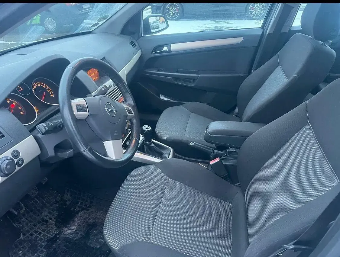 Gebraucht Opel Astra 95 PS (69 kW) 2008 Silber Kombi