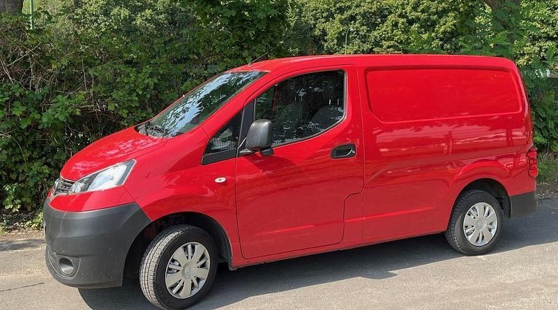 Rot Gebraucht 2018 Nissan NV200 Van | 10.200 € (Fairer Preis) - Bild 1/4