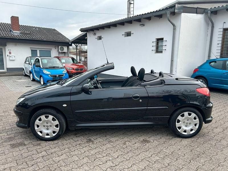 Gebraucht Peugeot 206 CC 109 PS (80 kW) 2004 Schwarz Cabrio
