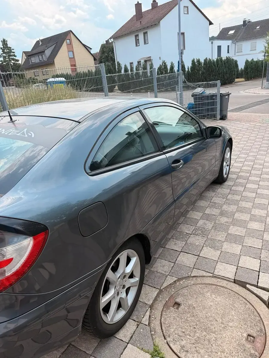 Gebraucht Mercedes C200 127 PS (93 kW) 2005 Grau Coupé