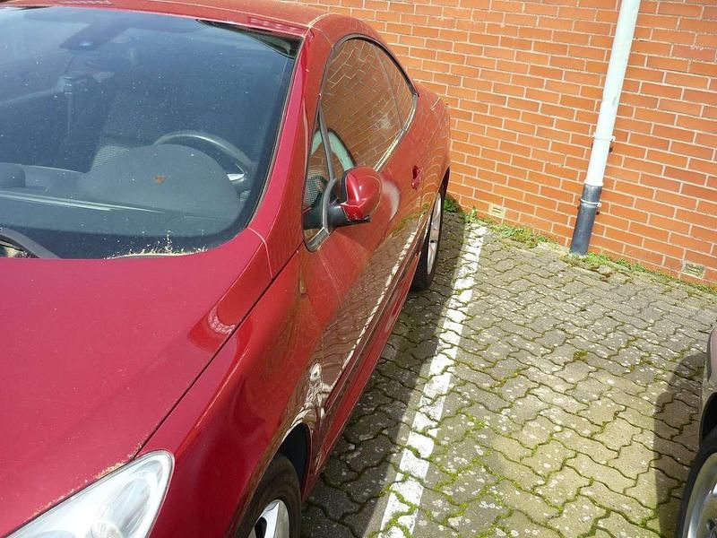 Rot Gebraucht 2006 Peugeot 307 CC Tendance Cabrio | 2.700 € (Fairer Preis) - Bild 1/4