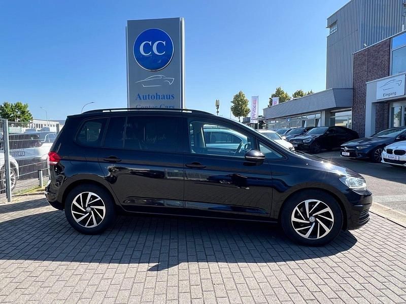 Schwarz Gebraucht 2017 VW Touran Comfortline Van / Kleinbus | 14.950 € (Fairer Preis) - Bild 1/3