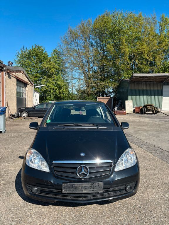 Schwarz Gebraucht 2009 Mercedes A150 Avantgarde Limousine | 3.150 € (Guter Preis) - Bild 1/4