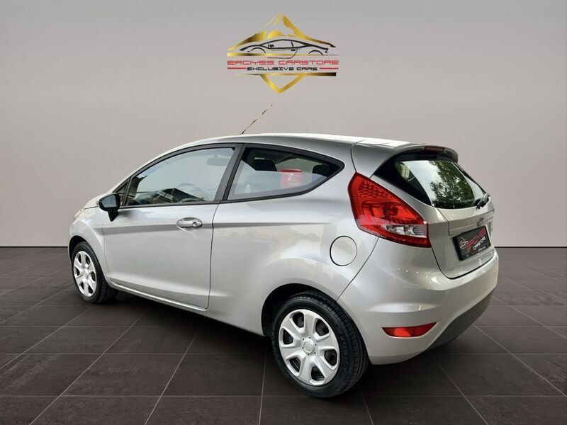Gebraucht Ford Fiesta Trend 60 PS (44 kW) 2009 Polarsilber metallic Kleinwagen