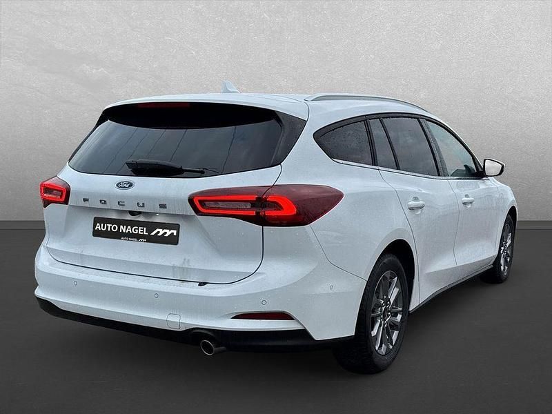 Neu Ford Focus Titanium 116 PS (85 kW) 2025 Weiß Limousine