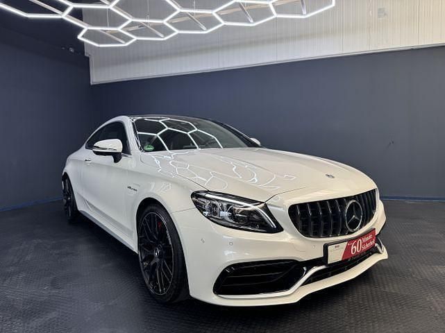 Diamantweiss metalliclack Gebraucht 2021 Mercedes C63 AMG AMG Coupé | 79.999 € (Teuer) - Bild 1/4
