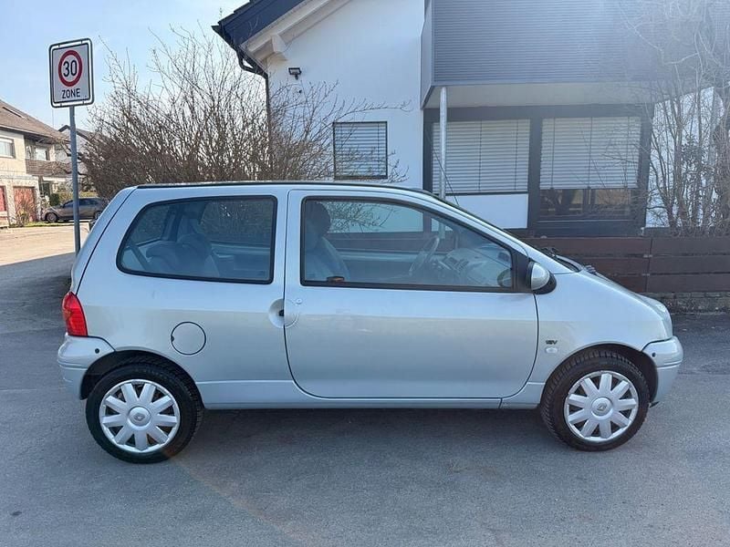 Gebraucht Renault Twingo 75 PS (55 kW) 2005 Silber Kleinwagen