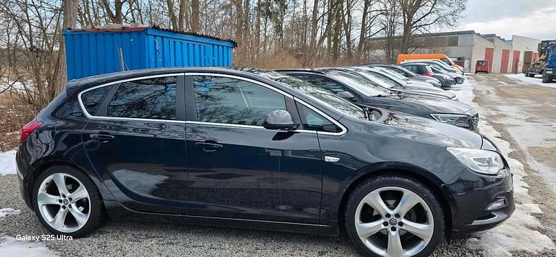 Gebraucht Opel Astra Design Edition 140 PS (102 kW) 2011 Braun Limousine