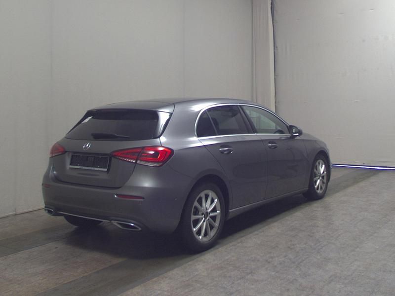 Gebraucht Mercedes A180 Progressive 136 PS (100 kW) 2019 Grau Limousine