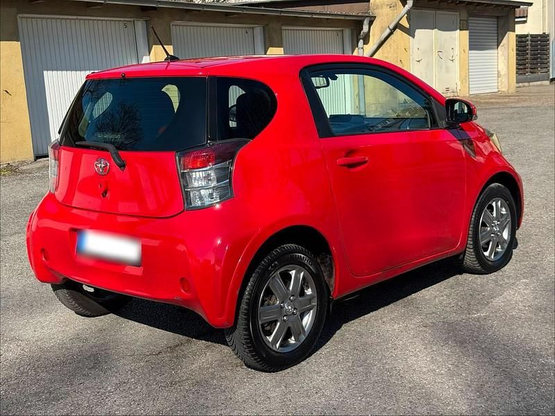 Gebraucht Toyota iQ 68 PS (50 kW) 2009 Rot Kleinwagen