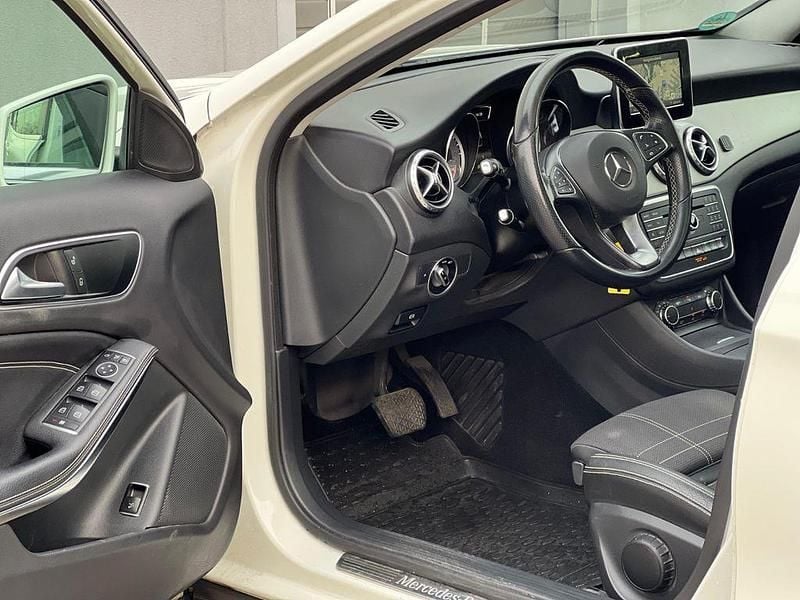 Gebraucht Mercedes GLA200 136 PS (100 kW) 2016 Weiß SUV