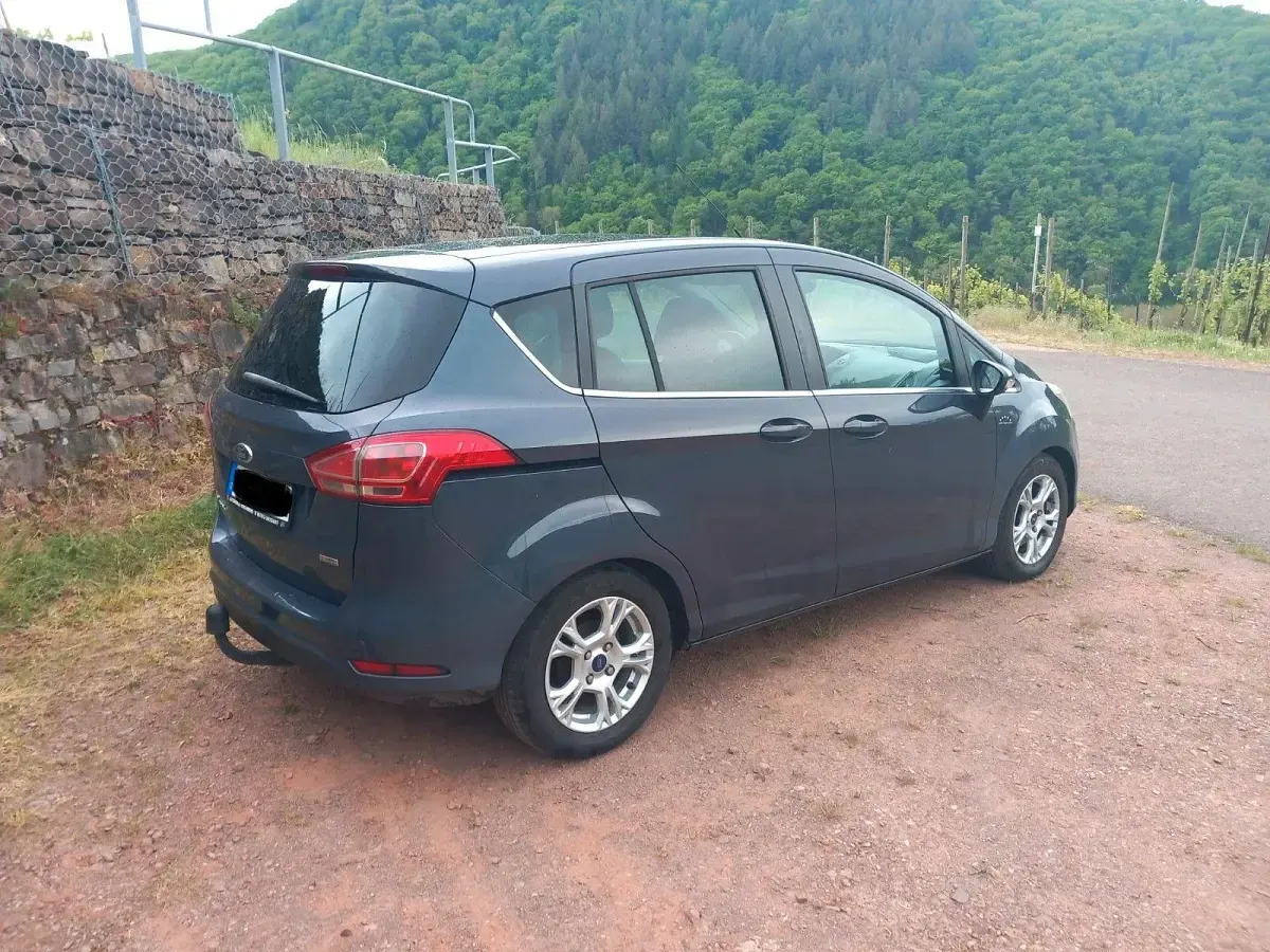 Używany Ford B-MAX 101 KM (74 kW) 2013 Niebieski Minivan