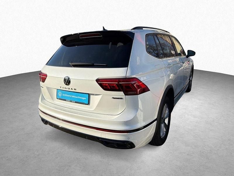 Gebraucht VW Tiguan Allspace R-line 193 PS (141 kW) 2024 Oryxweiß perlmutteffekt SUV
