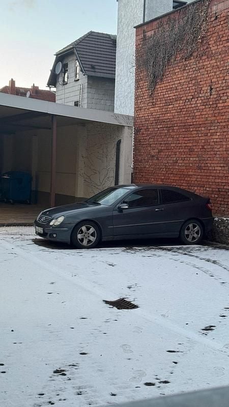 Gebraucht Mercedes C180 143 PS (105 kW) 2005 Andere farben Coupé