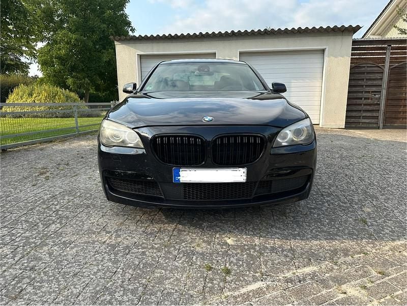 Schwarz Gebraucht 2011 BMW 740 M Sport Limousine | 12.400 € (Guter Preis) - Bild 1/4