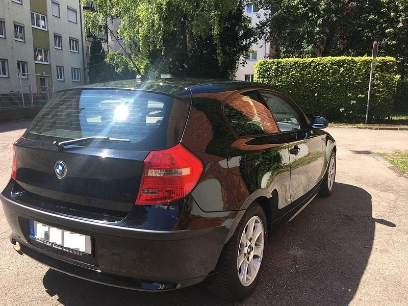 Gebraucht BMW 116 122 PS (89 kW) 2007 Schwarz Kleinwagen