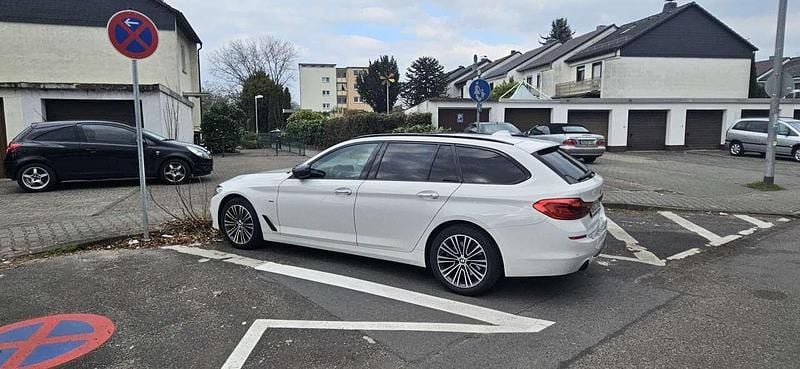 Weiß Gebraucht 2018 BMW 520 Sport Line Kombi | 18.500 € (Guter Preis) - Bild 1/4