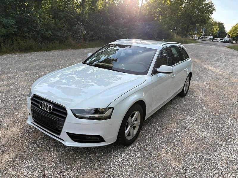 Weiß Gebraucht 2012 Audi A4 Kombi | 7.900 € (Guter Preis) - Bild 1/4