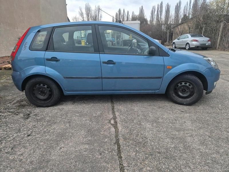 Gebraucht Ford Fiesta 80 PS (58 kW) 2003 Blau Kleinwagen