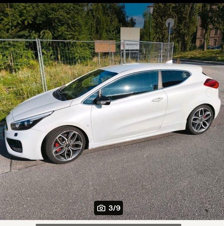 Weiß Gebraucht 2018 Kia ProCeed GT-Track Kleinwagen | 11.350 € (Superpreis) - Bild 1/4