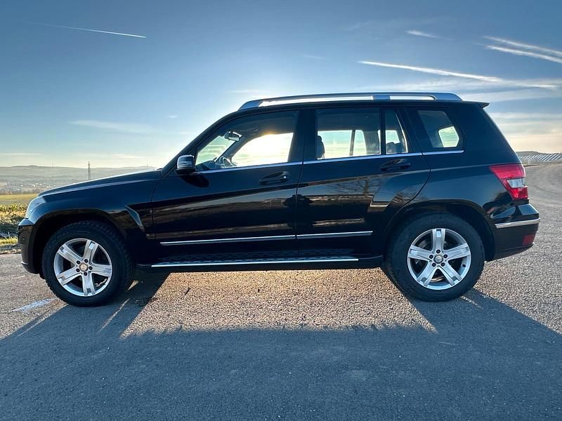 Schwarz Gebraucht 2009 Mercedes GLK280 SUV | 11.900 € (Fairer Preis) - Bild 1/4