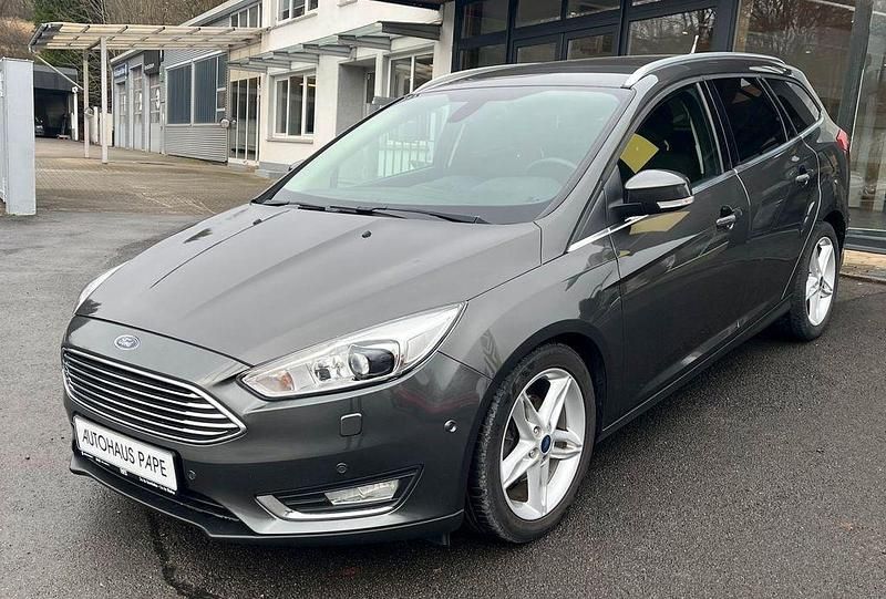 Grau Gebraucht 2018 Ford Focus Titanium Limousine | 9.999 € (Guter Preis) - Bild 1/4