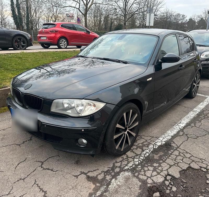 Gebraucht BMW 118 129 PS (94 kW) 2007 Schwarz Kleinwagen
