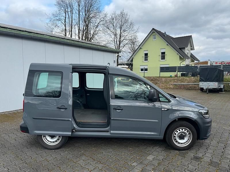 Gebraucht VW Transporter 75 PS (55 kW) 2018 Grau Van