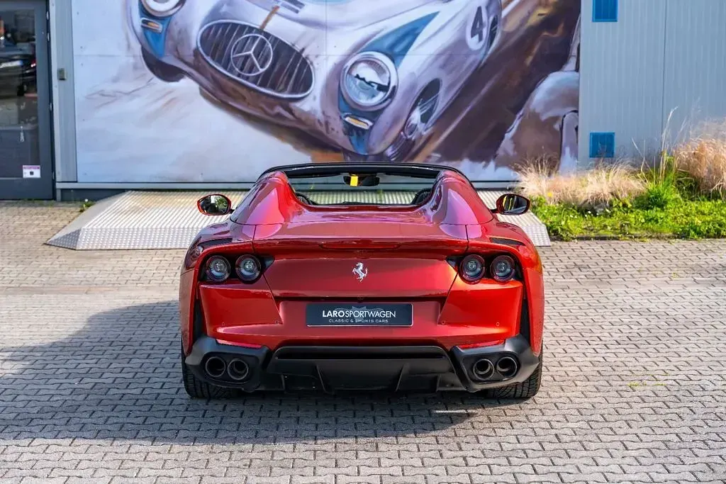 Gebraucht Ferrari 812 799 PS (587 kW) 2021 Rot Cabrio