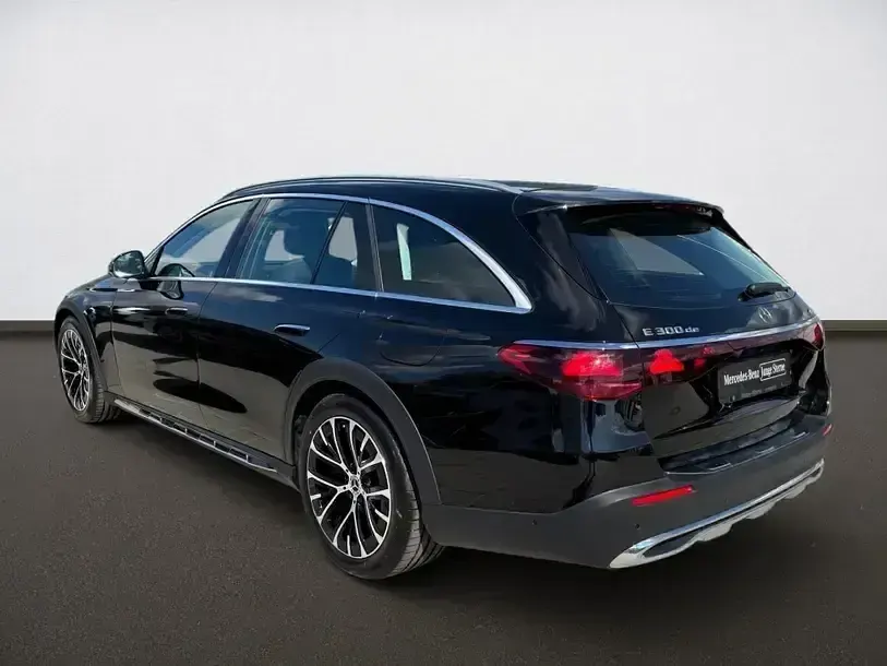 Gebraucht Mercedes E300 313 PS (230 kW) 2025 Metalliclack obsidianschwarz Kombi