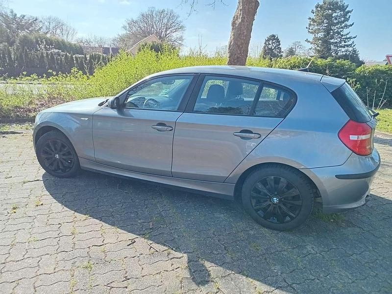 Silber Gebraucht 2009 BMW 116 Kleinwagen | 4.000 € (Etwas zu teuer) - Bild 1/4