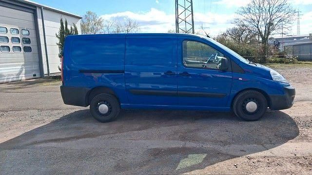 Second-hand Citroën Jumpy 163 CP (119 kW) 2011 Albastru Monovolum