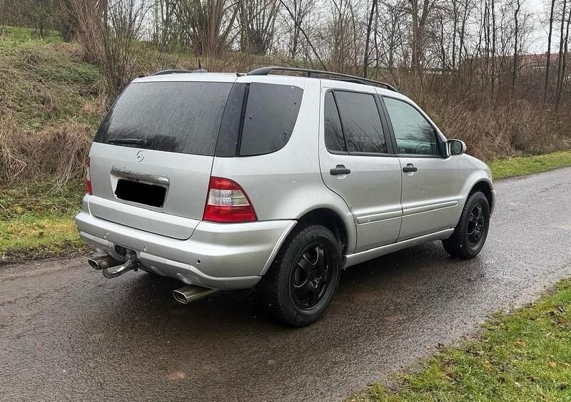 Gebraucht Mercedes ML320 217 PS (159 kW) 2002 Silber SUV