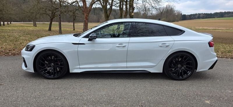 Weiß Gebraucht 2024 Audi RS5 Sportback Ambiente Limousine | 75.400 € (Guter Preis) - Bild 1/4