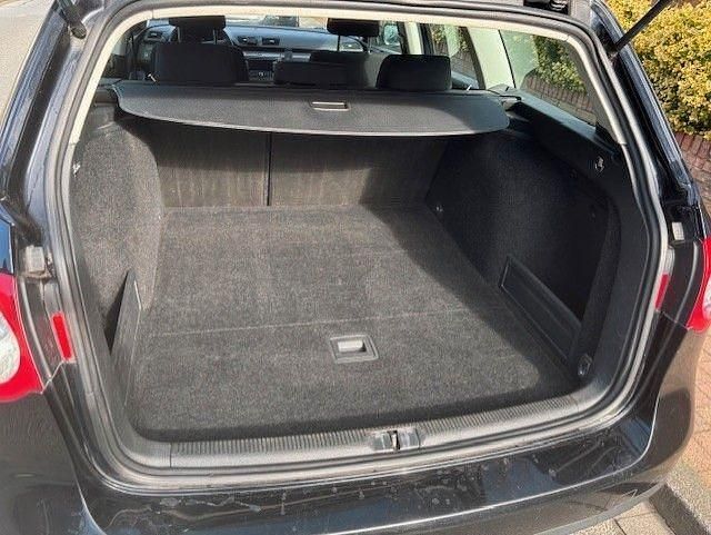 Gebraucht VW Passat Trendline 140 PS (102 kW) 2010 Schwarz Kombi