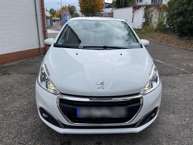 Weiß Gebraucht 2017 Peugeot 208 Active Kleinwagen | 3.999 € (Superpreis) - Bild 1/4